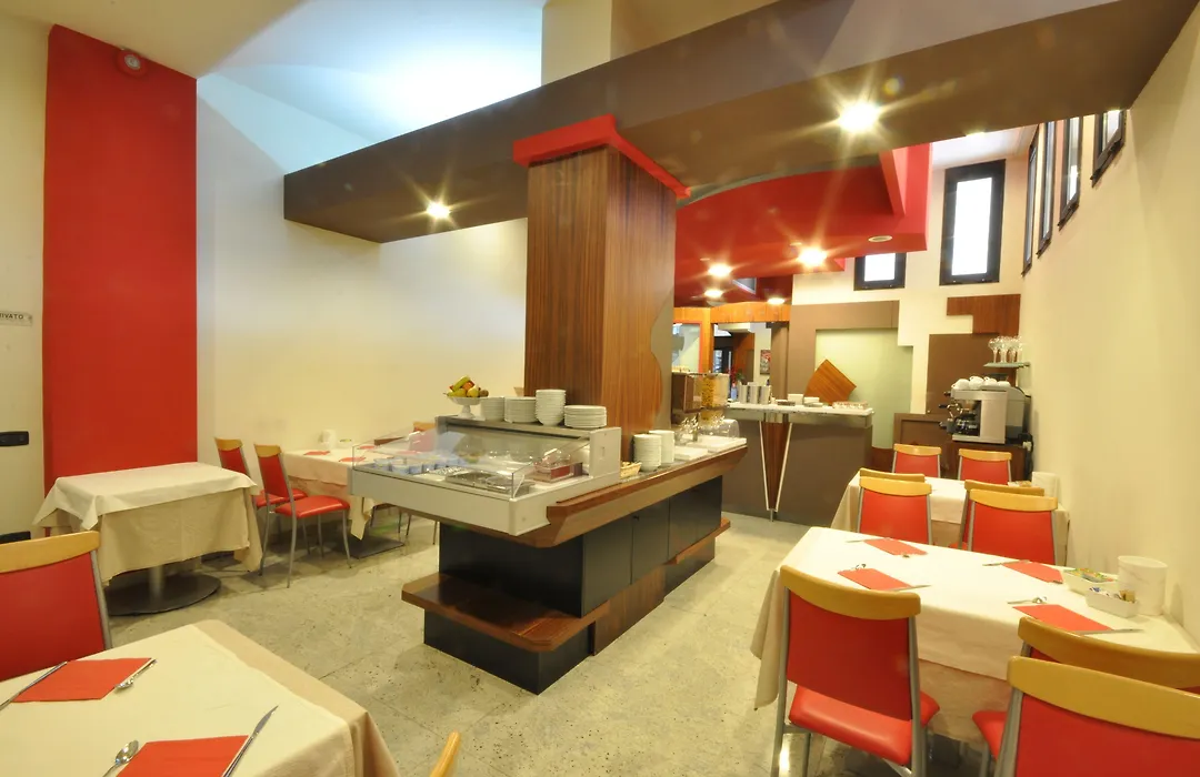 Planet Hotel-1